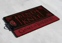 Pyramid International Game Of Thrones Fußmatte Bend The Knee 40 X 57 Cm GP85197 -Vidaxlko Verkaufe 32c2edb9258a8324928786ba6803b753