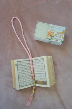 Lale Collection® Light Samt-Gebetsteppich-Set Pastellrosa Gebetskette Koran Oud Musc 100% Naturseife (vegan & Tierversuchsfrei) Duft (Sajadah/Prayer Rug/prayer Mat) Tesbih 99 Perlen Namaz Muslim Quran Islam -Vidaxlko Verkaufe 4cd8302af8a308b559f22382f65636d5