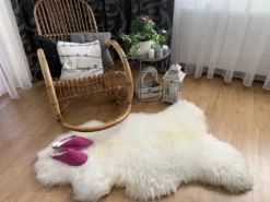 Sheepmania Lammfell Echt Ungeschoren Groß - Dichtes Langhaar Schaffell Echt Bis 10 Cm - Teppich Decke Kamin Lammfelldecke Kinderwagen - Weiß