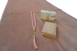 Lale Collection® Light Samt-Gebetsteppich-Set Pastellrosa Gebetskette Koran Oud Musc 100% Naturseife (vegan & Tierversuchsfrei) Duft (Sajadah/Prayer Rug/prayer Mat) Tesbih 99 Perlen Namaz Muslim Quran Islam -Vidaxlko Verkaufe 6a624d73bfd179bb96f2d0fede0cd7c4